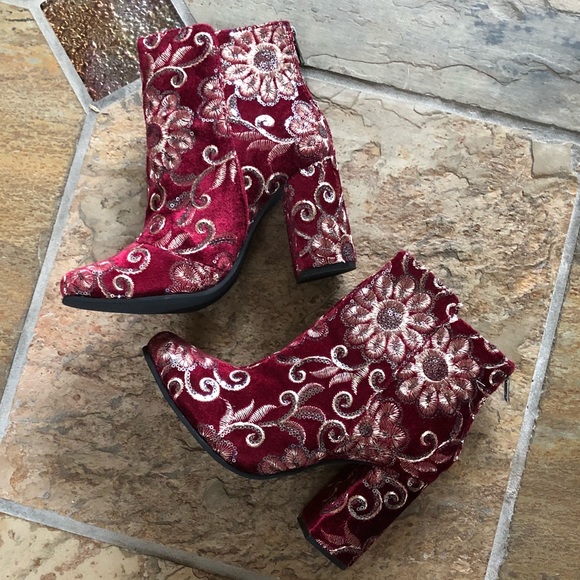 🍃💕NIB Naughty Monkey Sequin Velvet Bootie - Picture 5 of 8